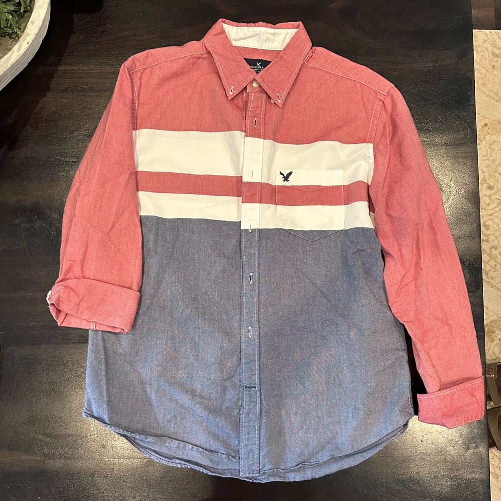 American Eagle Outfitters Red and Blue Button Down Shirt - Size L Classic Fit